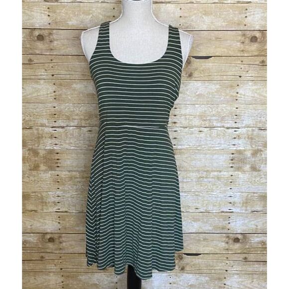 Old Navy Dresses & Skirts - OLD NAVY SCOOP NECK SLEEVELESS STRIPED STRETCH CASUAL FIT & FLARE DRESS LARGE
